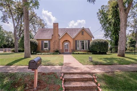 A home in San Augustine