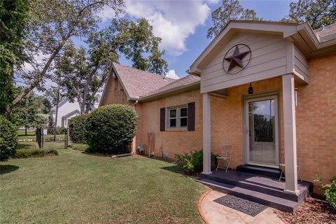 A home in San Augustine