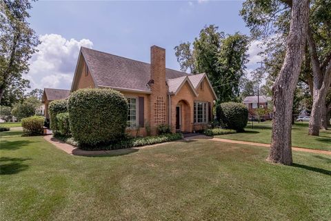 A home in San Augustine