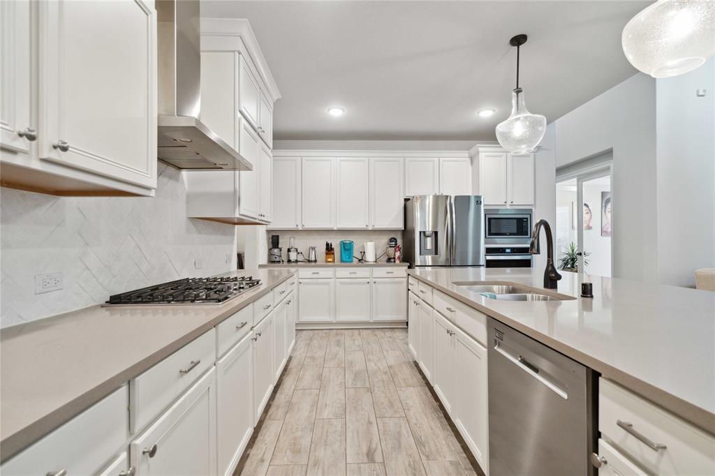 17464 Chestnut Cove Drive, Conroe, Texas image 9