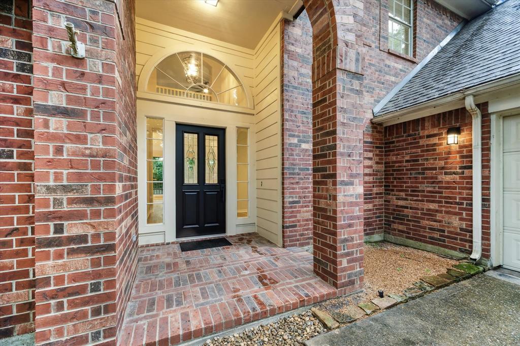 38 E Knightsbridge Drive