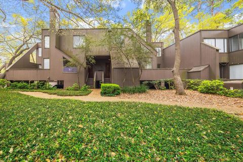Photo of 259 Litchfield Lane #66, Houston, TX 77024 (MLS # 81405500)