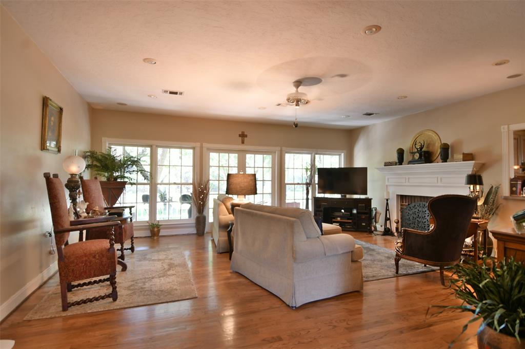 1263 Weishuhn Road, New Ulm, Texas image 9