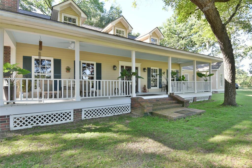 1263 Weishuhn Road, New Ulm, Texas image 1