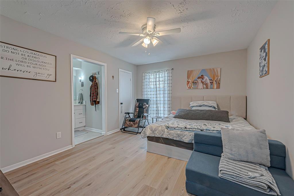 10606 Sageforest Drive, Houston, Texas image 29