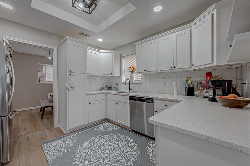 10606 Sageforest Drive, Houston, Texas image 10