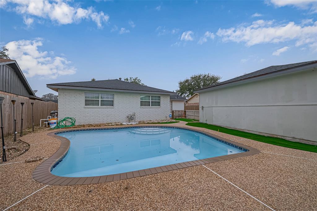 10606 Sageforest Drive, Houston, Texas image 1