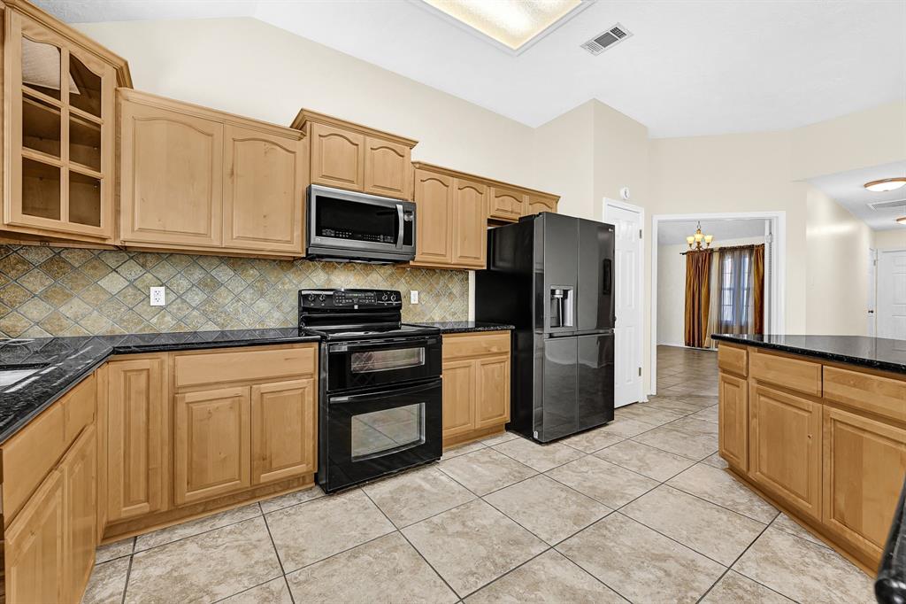 4731 Backenberry Drive, Friendswood, Texas image 5