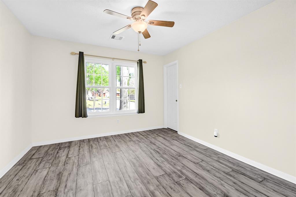 4731 Backenberry Drive, Friendswood, Texas image 13