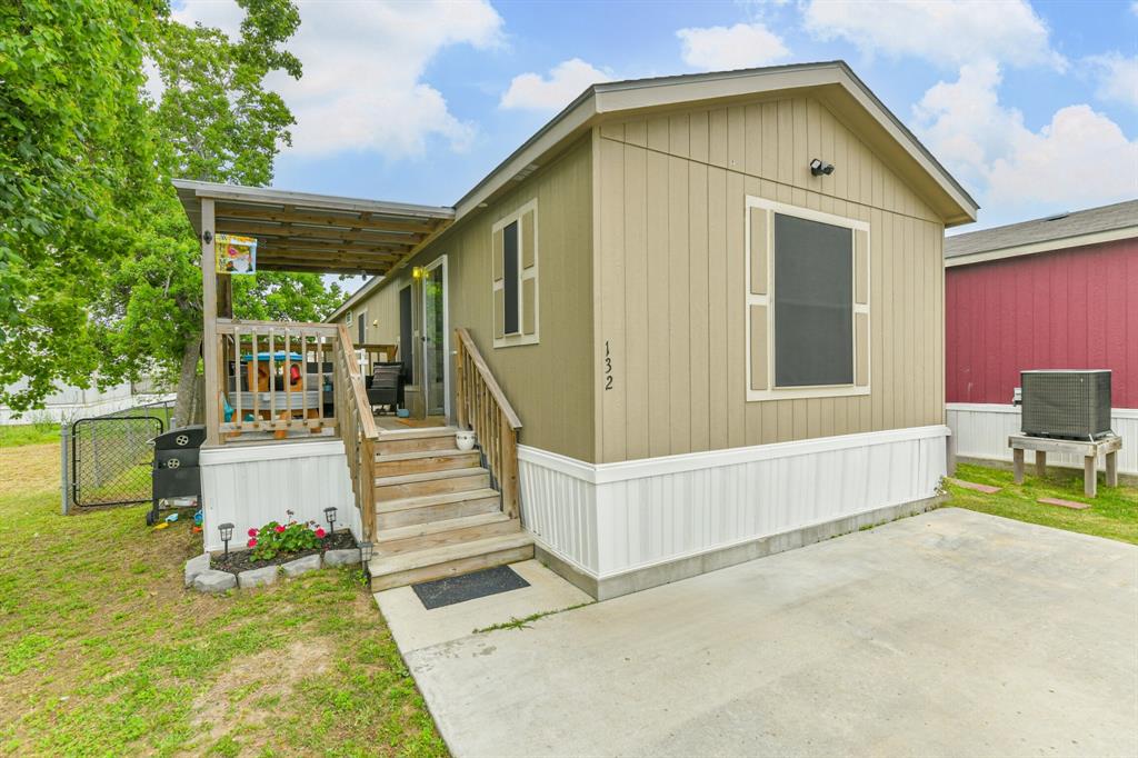 132 Egret Canal, Baytown, Texas image 1