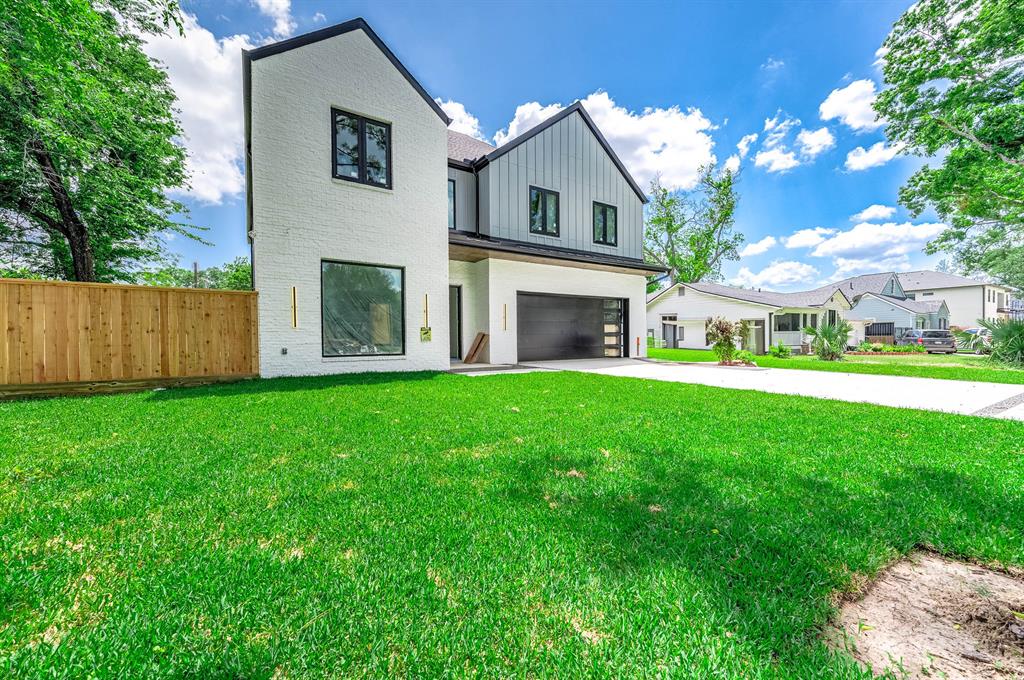 207 W 33rd Street