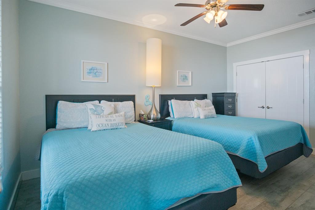 2166 Noisy Waves Street, Crystal Beach, Texas image 28