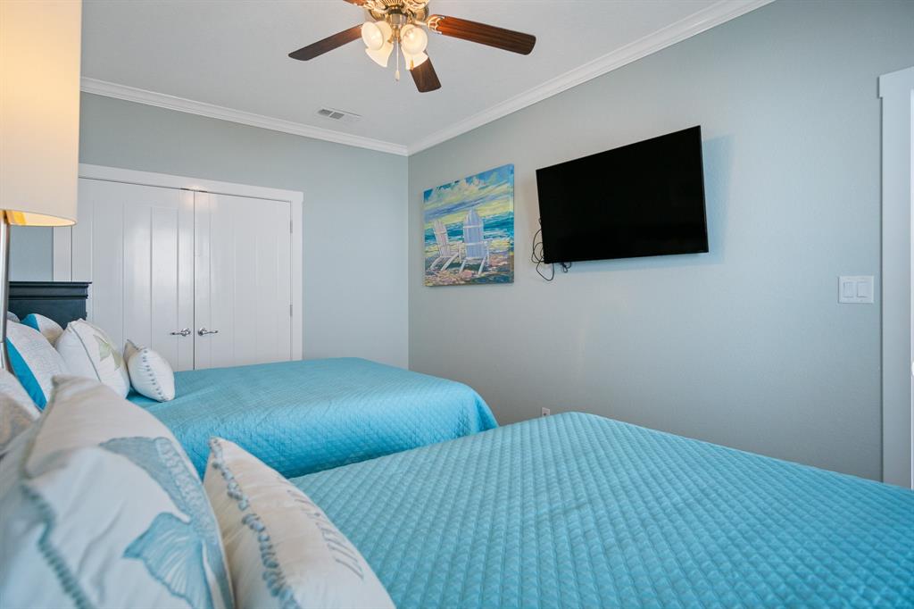 2166 Noisy Waves Street, Crystal Beach, Texas image 30