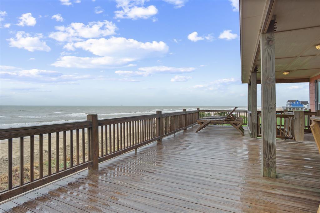 2166 Noisy Waves Street, Crystal Beach, Texas image 2