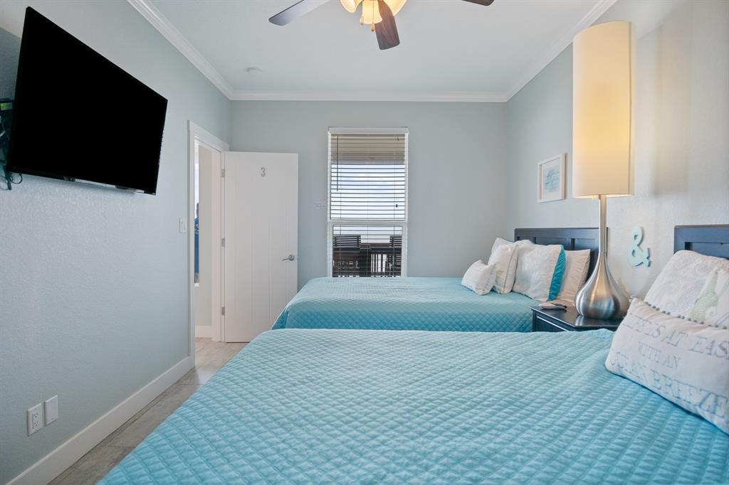 2166 Noisy Waves Street, Crystal Beach, Texas image 29