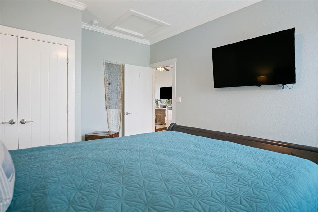 2166 Noisy Waves Street, Crystal Beach, Texas image 24