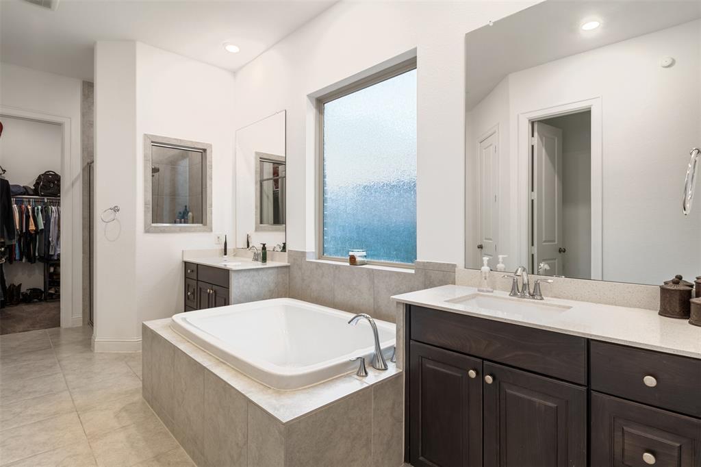 517 Sage Timbers Lane, Pinehurst, Texas image 12
