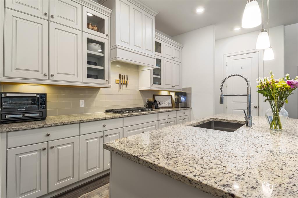 517 Sage Timbers Lane, Pinehurst, Texas image 6