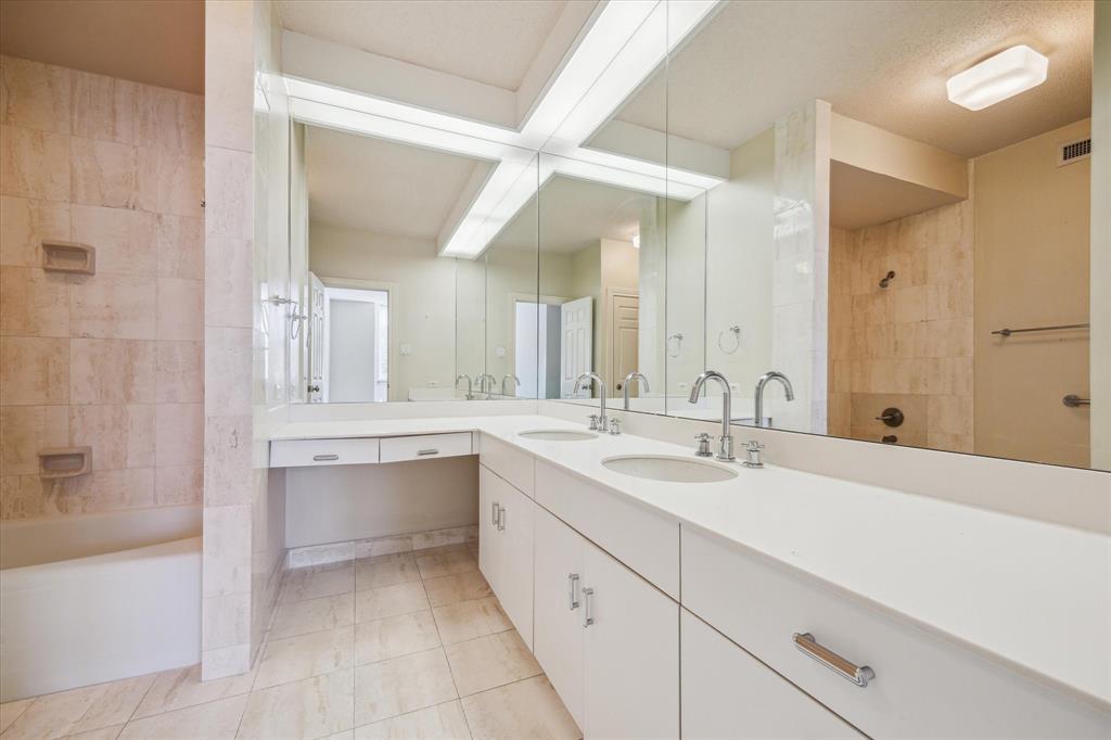 651 Bering Drive #204, Houston, Texas image 10