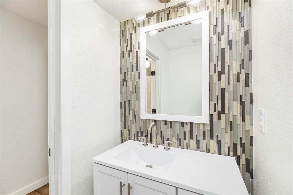 10819 Glenway Drive, Houston, Texas image 19