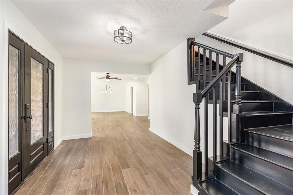 10819 Glenway Drive, Houston, Texas image 3