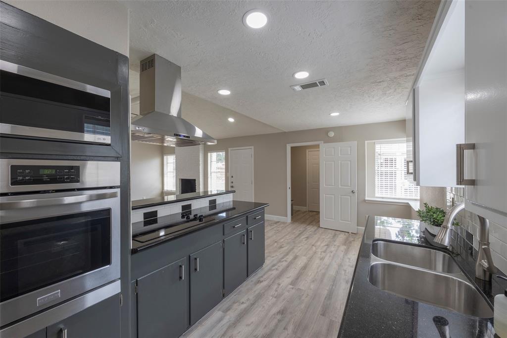 9315 Fairdale Lane, Houston, Texas image 2