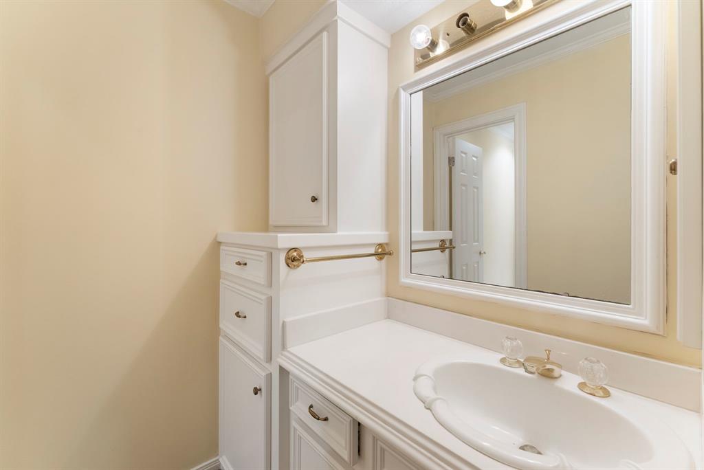 16 Kingwood Villas Court, Kingwood, Texas image 33