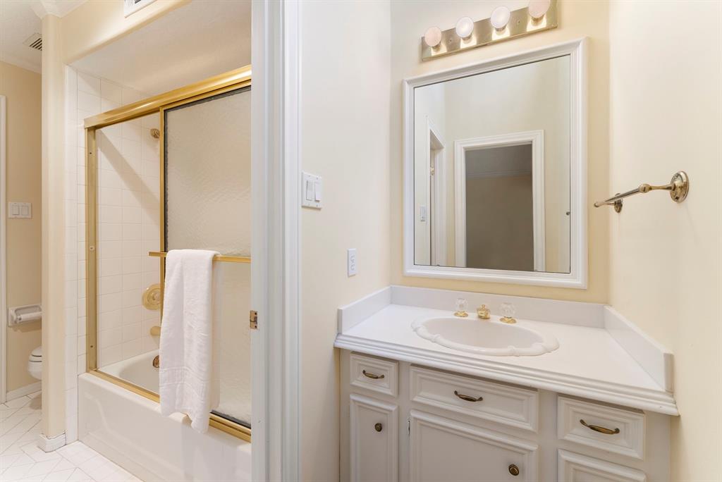 16 Kingwood Villas Court, Kingwood, Texas image 30