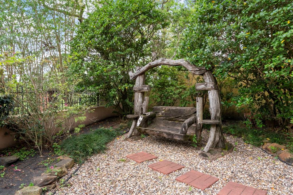 16 Kingwood Villas Court, Kingwood, Texas image 37