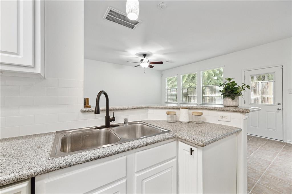 54 Leafstalk Court, Spring, Texas image 5