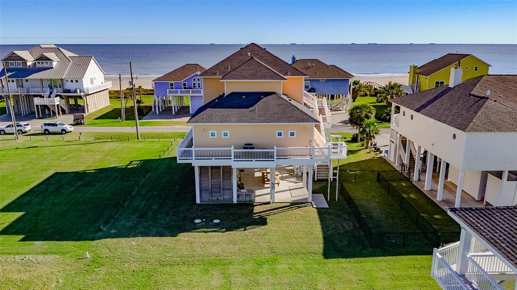 2383 Sand Drift Lane, Crystal Beach, Texas image 2