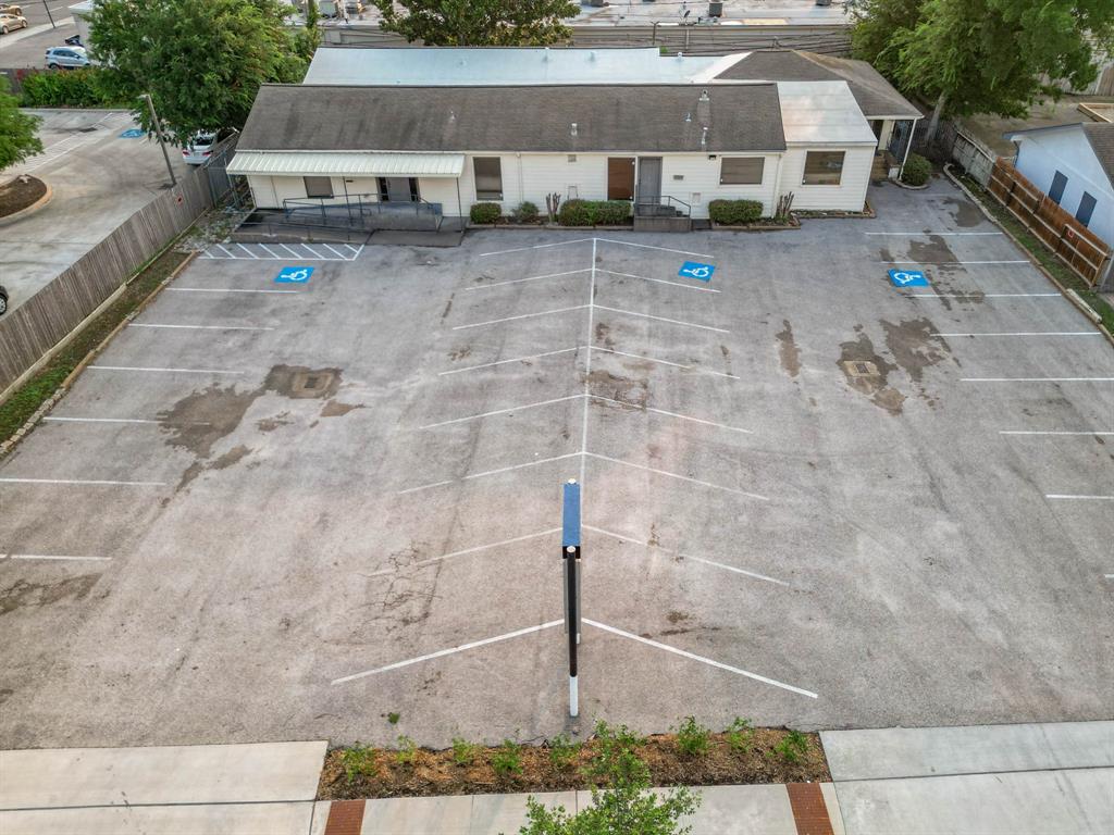2534 Walnut Bend Lane