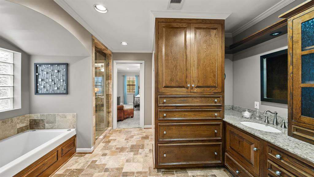 Houston, Texas 77061, United States, 4 Bedrooms Bedrooms, ,4 BathroomsBathrooms,Residential,Pending,33538