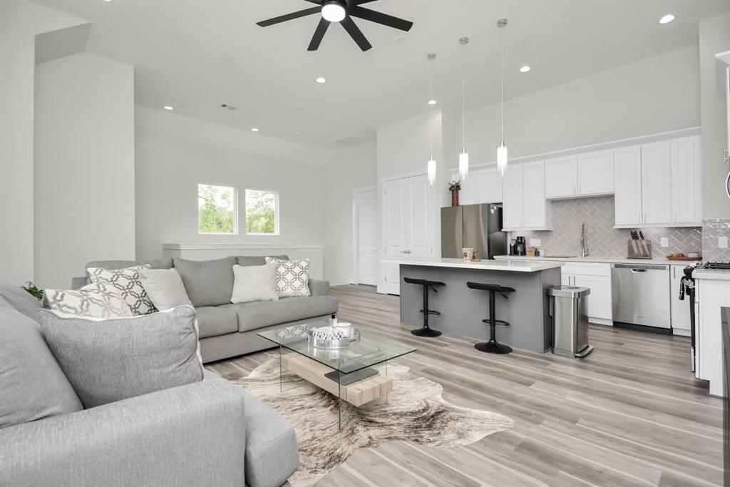 2504 W Tidwell Road #E, Houston, Texas image 12