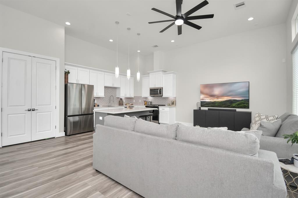 2504 W Tidwell Road #E, Houston, Texas image 8