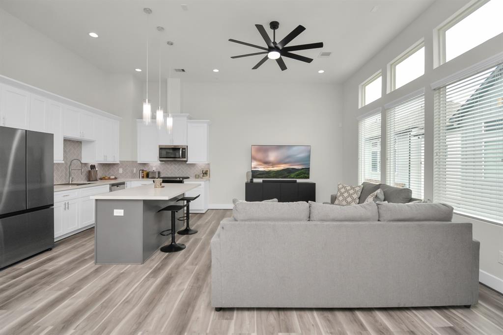 2504 W Tidwell Road #E, Houston, Texas image 6