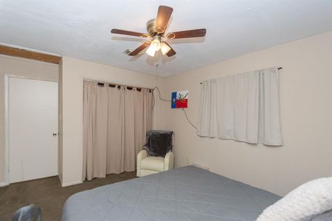 Single Family Residence in Brazoria TX 2927 County Road 604 12.jpg