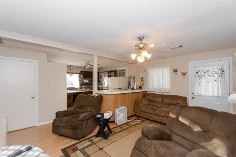 Single Family Residence in Brazoria TX 2927 County Road 604 6.jpg