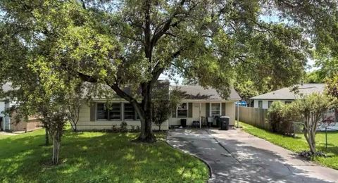 Single Family Residence in Houston TX 13362 Emporia Street.jpg