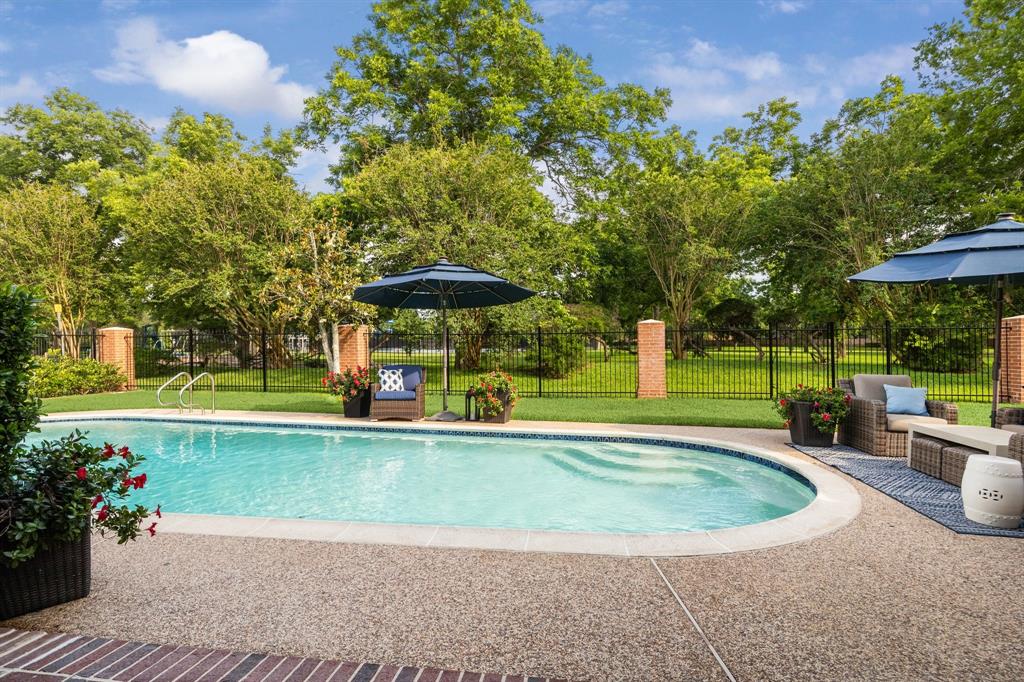 51 Dartmoor Court, Sugar Land, Texas image 2