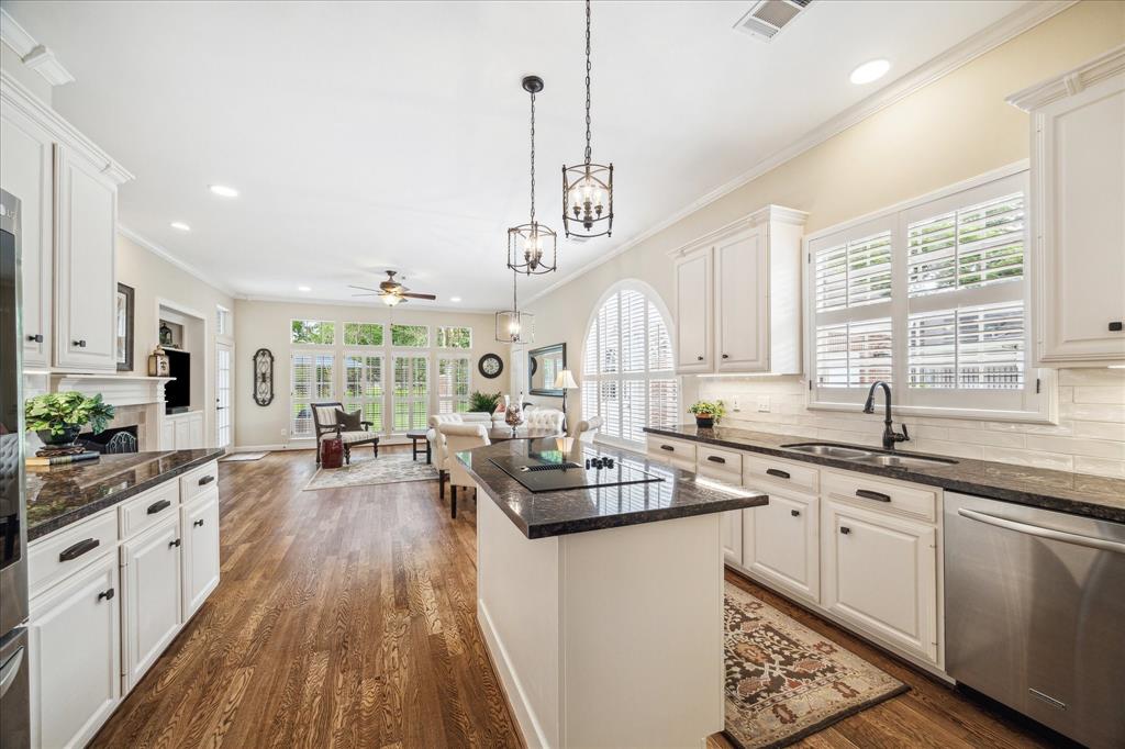 51 Dartmoor Court, Sugar Land, Texas image 12