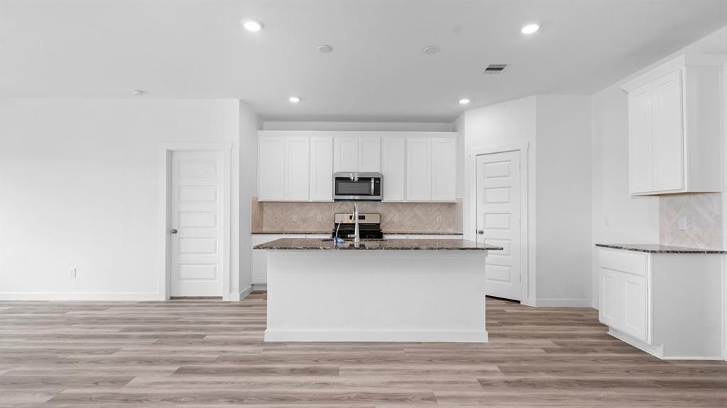 307 Robin Street, Angleton, Texas image 3