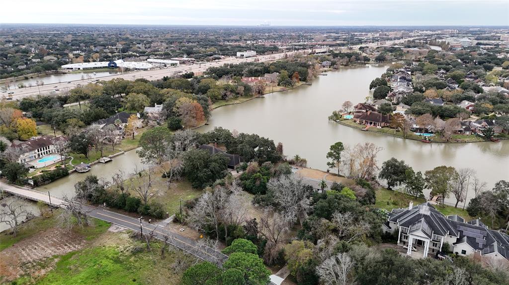 512 W Alkire Lake Drive, Sugar Land, Texas image 37