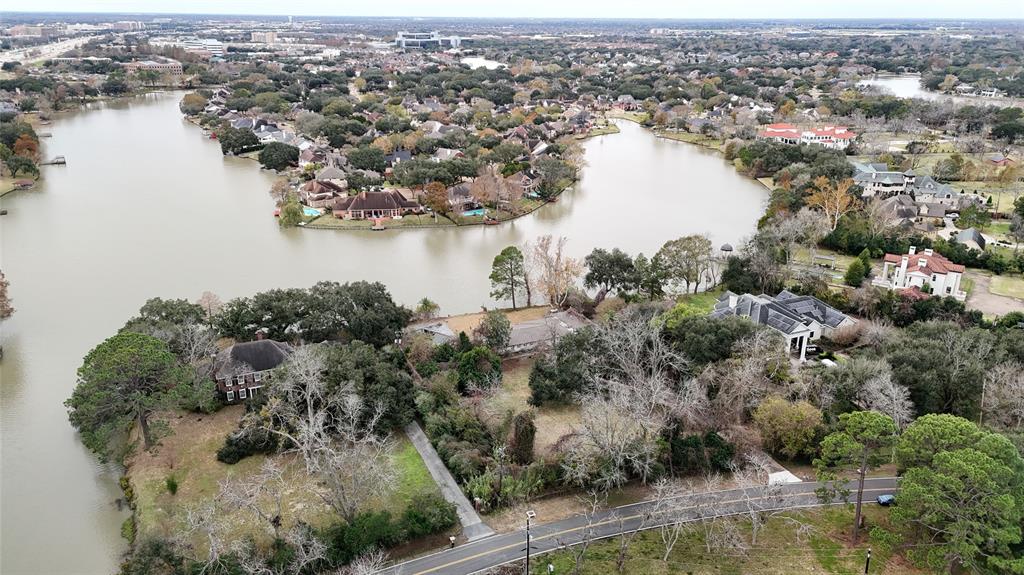 512 W Alkire Lake Drive, Sugar Land, Texas image 40