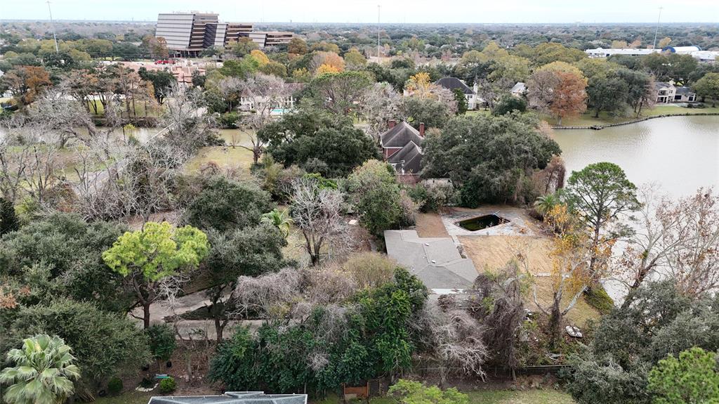 512 W Alkire Lake Drive, Sugar Land, Texas image 8