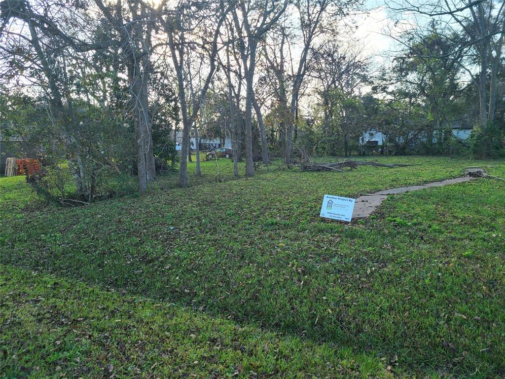 W Lobitt Street, Alvin, Texas image 1