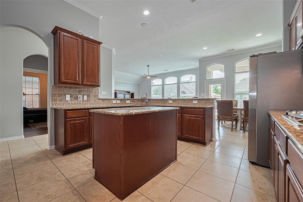 13903 Autumn Grove Court, Rosharon, Texas image 11