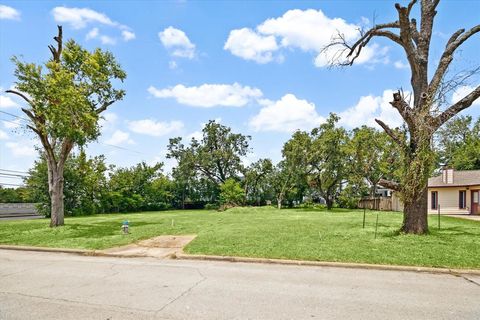 4628 Maple Street Bellaire TX 77401