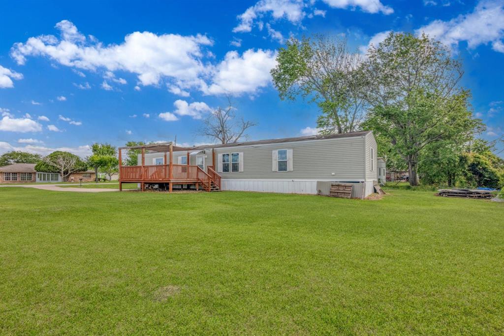 845 Wade Street, Clute, Texas image 2