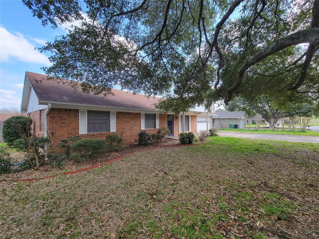 1703 Westwind Drive, Brenham, Texas image 2